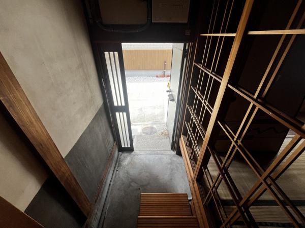 京都市上京区東西俵屋町　中古テラスハウス 現地写真（玄関）