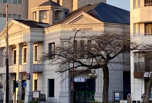 京都市上京区東西俵屋町　中古テラスハウス 銀行