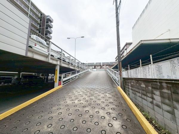 ユニハイム平野北 共用部写真（駐車場）