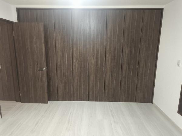 京都市山科区音羽山等地　中古戸建 内観写真（リビング以外の居室）