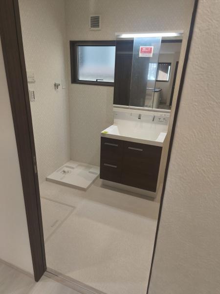 京都市山科区音羽山等地　中古戸建 内観写真（洗面台・洗面所）