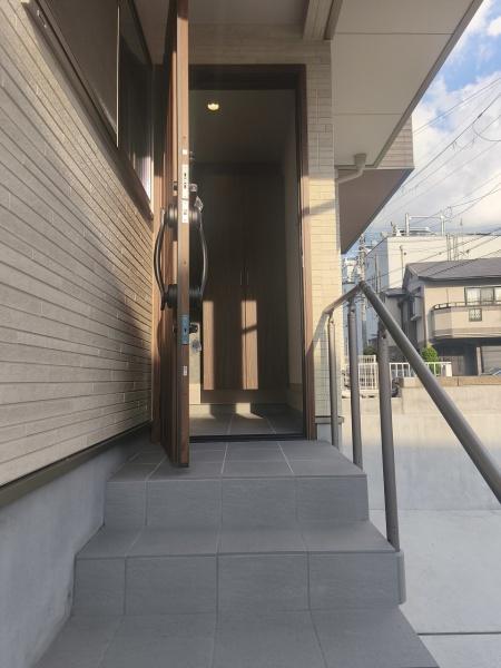 京都市山科区音羽山等地　中古戸建 現地写真（玄関）