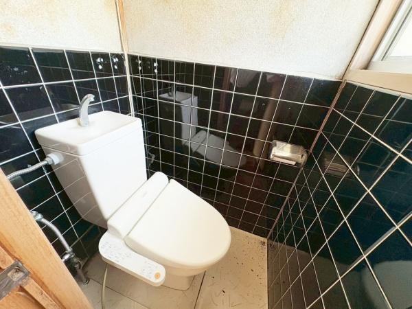 大阪市住吉区庭井1丁目　中古戸建 内観写真（トイレ）