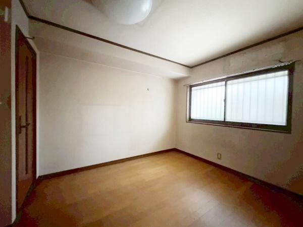 大阪市平野区平野東1丁目　中古戸建 内観写真（リビング以外の居室）