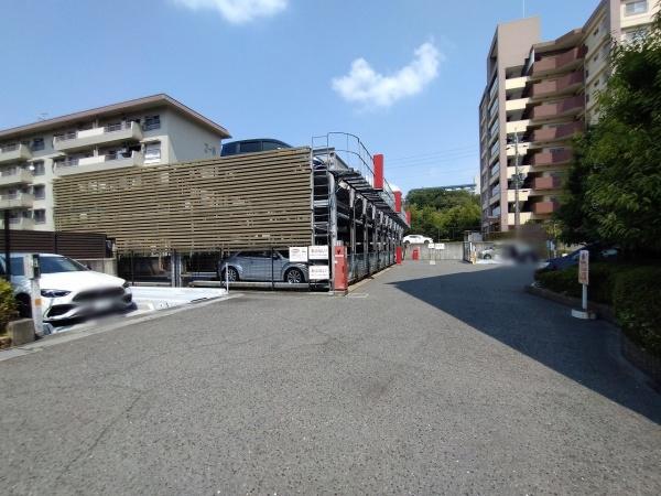 ロイヤルアーク泉ヶ丘 共用部写真（駐車場）
