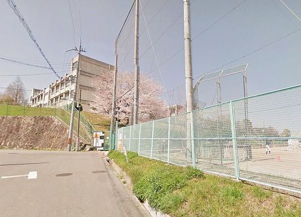 ロイヤルアーク泉ヶ丘 中学校