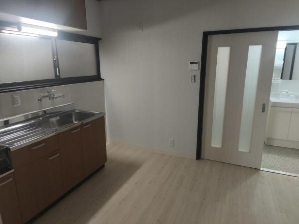 京都市山科区椥辻封シ川町　中古戸建 内観写真（リビング）