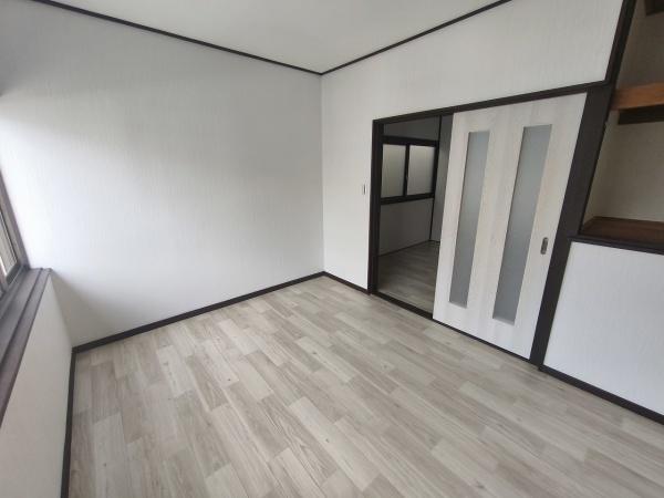 京都市山科区椥辻封シ川町　中古戸建 内観写真（リビング以外の居室）