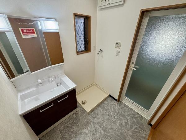 大阪府堺市美原区南余部 内観写真（洗面台・洗面所）