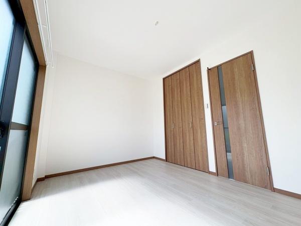 大阪市生野区巽南5丁目　中古戸建 内観写真（リビング以外の居室）