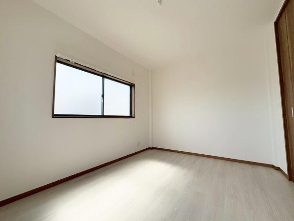 大阪市生野区巽南5丁目　中古戸建 内観写真（リビング以外の居室）
