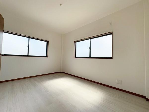 大阪市生野区巽南5丁目　中古戸建 内観写真（リビング以外の居室）