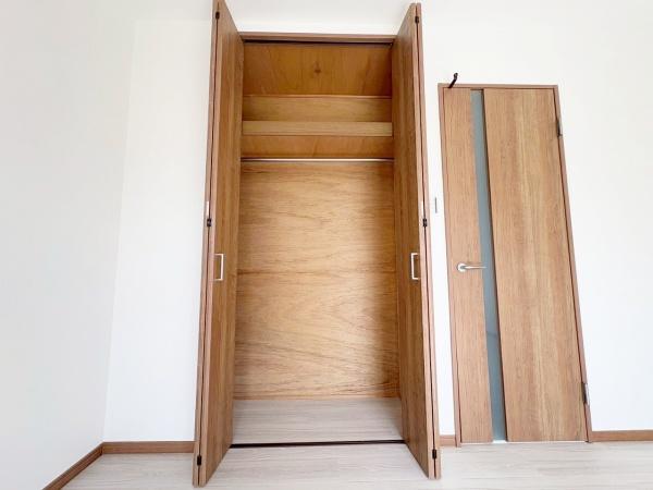 大阪市生野区巽南5丁目　中古戸建 内観写真（収納）