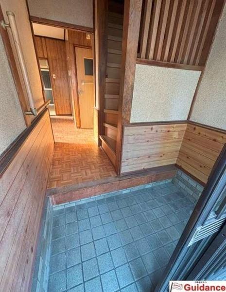 堺市東区草尾　中古戸建 現地写真（玄関）