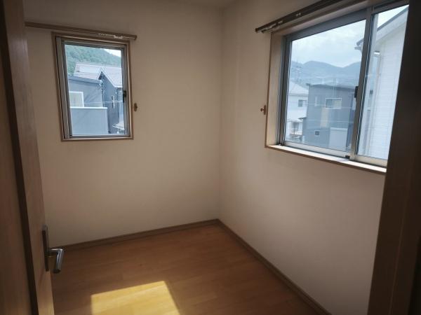 滋賀県大津市大石東6丁目　中古戸建 内観写真（リビング以外の居室）