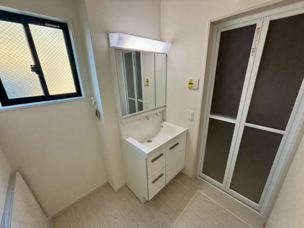 堺市北区南花田町2号棟　新築戸建 内観写真（洗面台・洗面所）