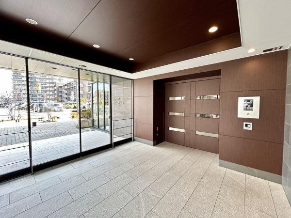 グランクラッセ上野芝向ヶ丘 共用部写真（エントランス）
