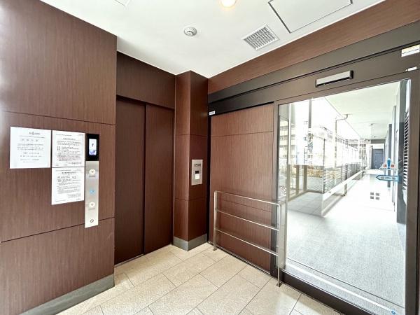 グランクラッセ上野芝向ヶ丘 共用部写真（エントランス）