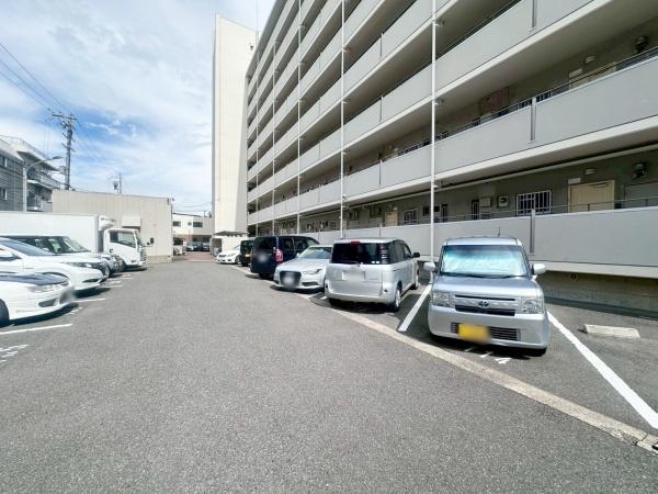 東部コーポ住宅1号棟 共用部写真（駐車場）