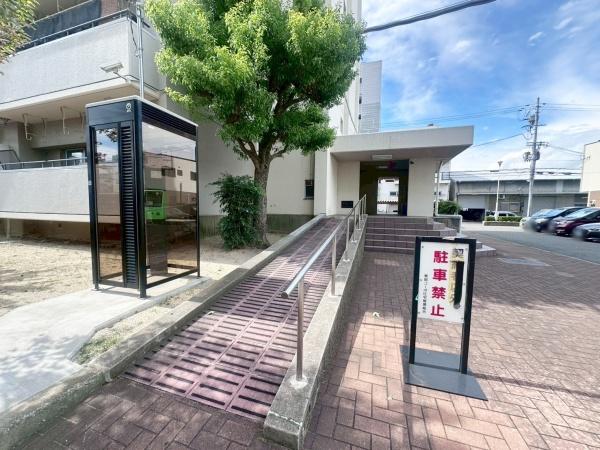 東部コーポ住宅1号棟 共用部写真（エントランス）