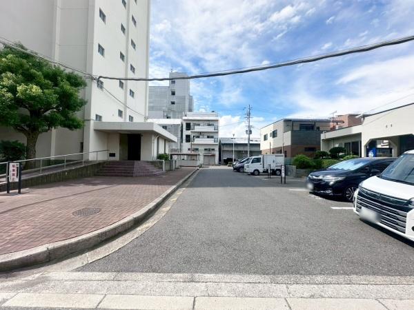 東部コーポ住宅1号棟 共用部写真（駐車場）