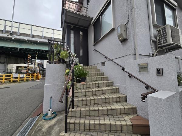 豊中市石橋麻田町　中古戸建 現地写真（玄関）
