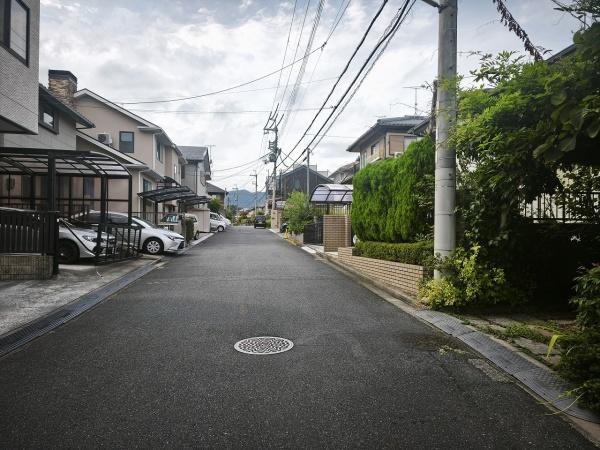 滋賀県大津市仰木の里東5丁目　中古戸建 現地写真（前面道路含む現地写真）