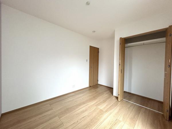 堺市南区深阪南　中古戸建 内観写真（リビング以外の居室）