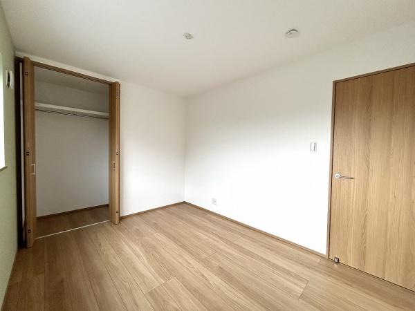 堺市南区深阪南　中古戸建 内観写真（リビング以外の居室）