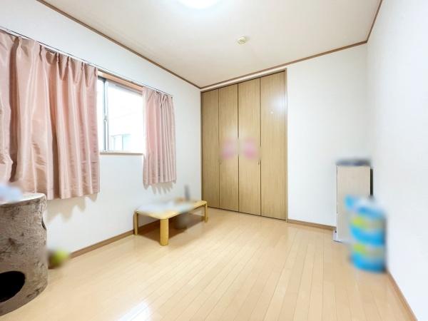 大阪市東住吉区住道矢田9丁目　中古戸建 内観写真（リビング以外の居室）