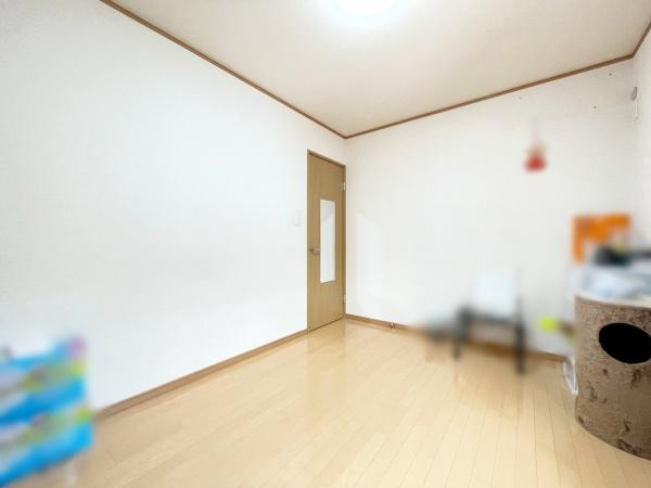 大阪市東住吉区住道矢田9丁目　中古戸建 内観写真（リビング以外の居室）