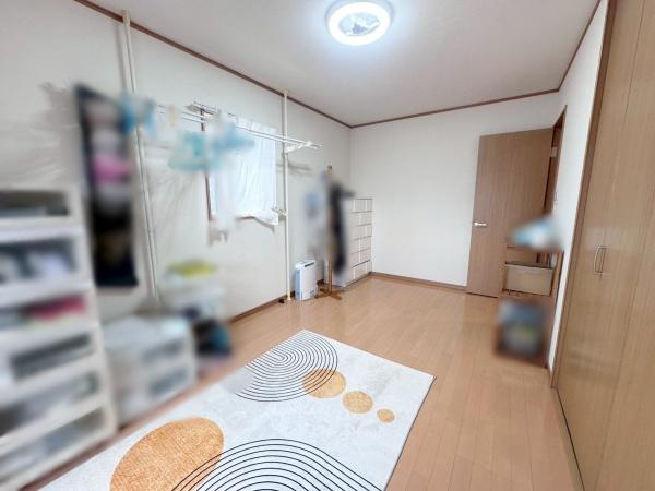 大阪市東住吉区住道矢田9丁目　中古戸建 内観写真（リビング以外の居室）