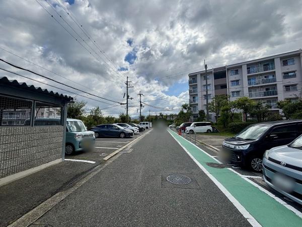 泉北御池台第一住宅7棟 共用部写真（駐車場）