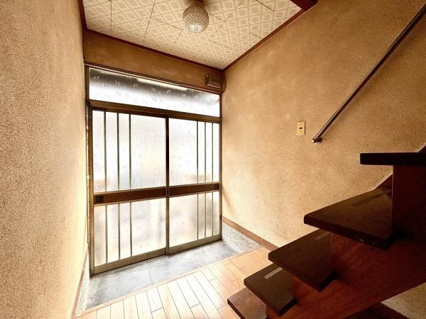 堺市西区上野芝町5丁　中古戸建 現地写真（玄関）