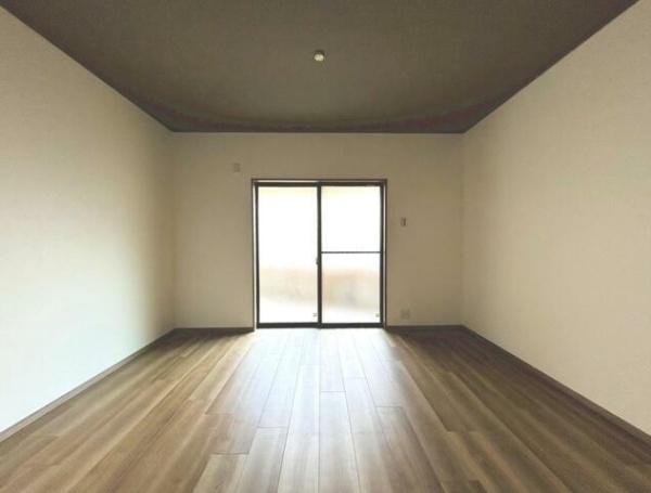 京都市右京区常盤一ノ井町　中古戸建 内観写真（リビング以外の居室）