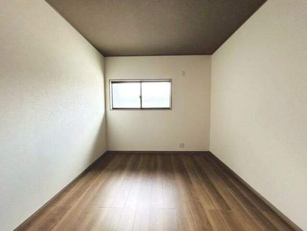 京都市右京区常盤一ノ井町　中古戸建 内観写真（リビング以外の居室）