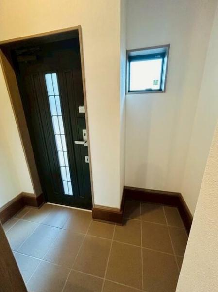 京都市右京区常盤一ノ井町　中古戸建 現地写真（玄関）