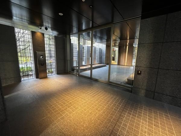 ローレルタワー堺筋本町 共用部写真（エントランス）
