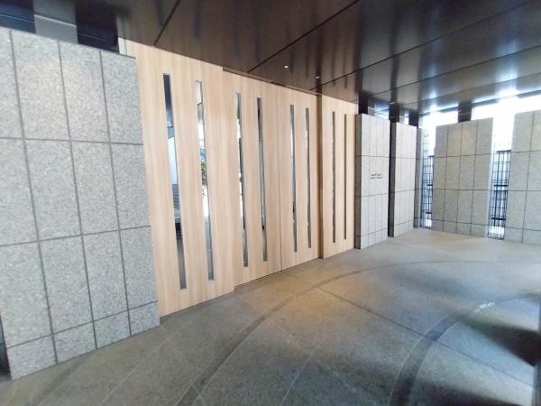 ローレルタワー堺筋本町 共用部写真（エントランス）