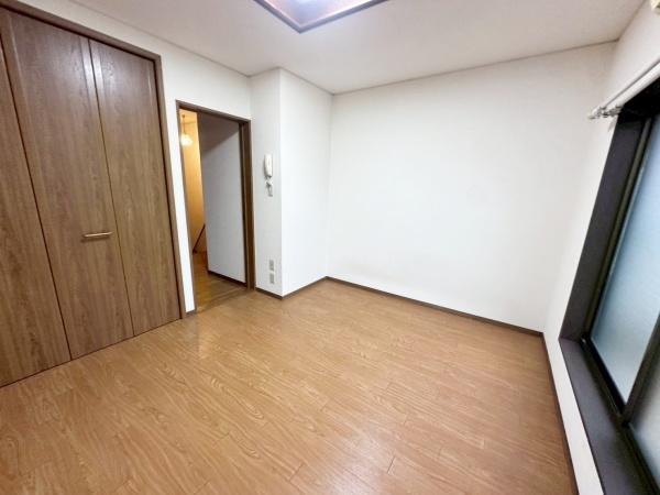 大阪市生野区生野西4丁目　中古戸建 内観写真（リビング以外の居室）