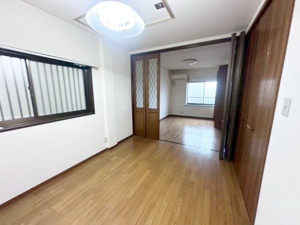 大阪市生野区生野西4丁目　中古戸建 内観写真（リビング以外の居室）