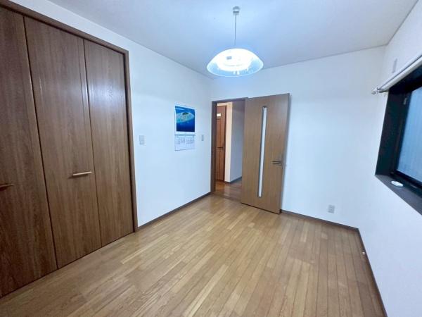 大阪市生野区生野西4丁目　中古戸建 内観写真（リビング以外の居室）