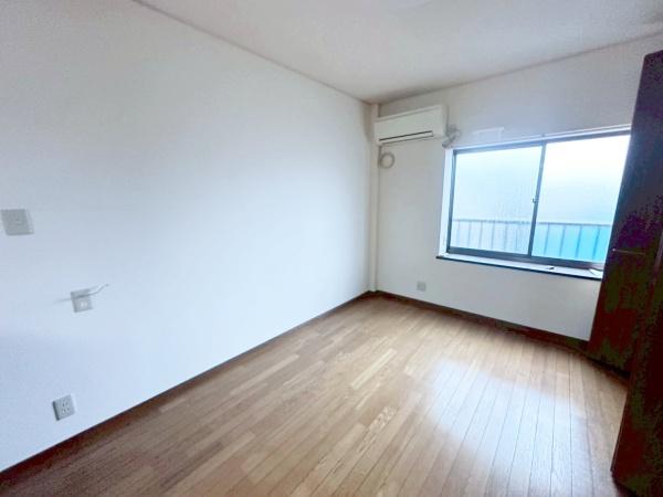 大阪市生野区生野西4丁目　中古戸建 内観写真（リビング以外の居室）