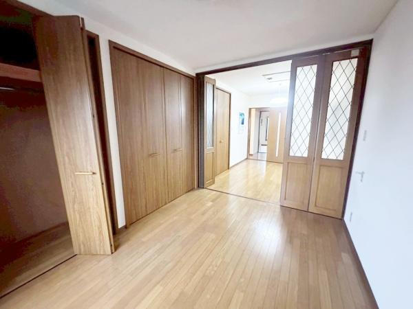 大阪市生野区生野西4丁目　中古戸建 内観写真（リビング以外の居室）