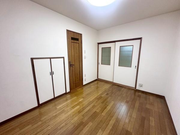 大阪市生野区生野西4丁目　中古戸建 内観写真（リビング以外の居室）