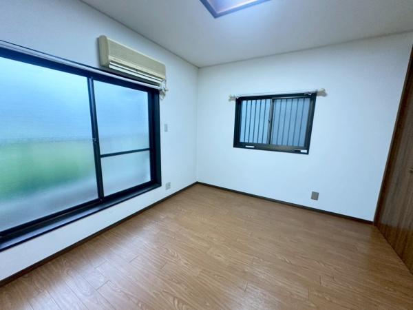 大阪市生野区生野西4丁目　中古戸建 内観写真（リビング以外の居室）