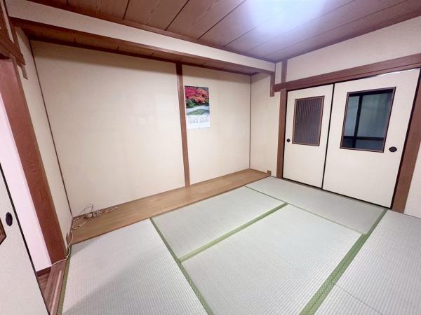 大阪市生野区生野西4丁目　中古戸建 内観写真（リビング以外の居室）