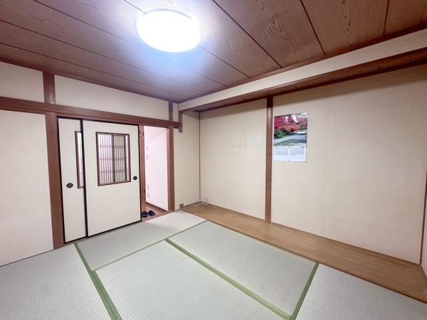 大阪市生野区生野西4丁目　中古戸建 内観写真（リビング以外の居室）