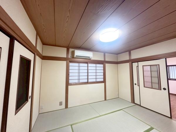 大阪市生野区生野西4丁目　中古戸建 内観写真（リビング以外の居室）
