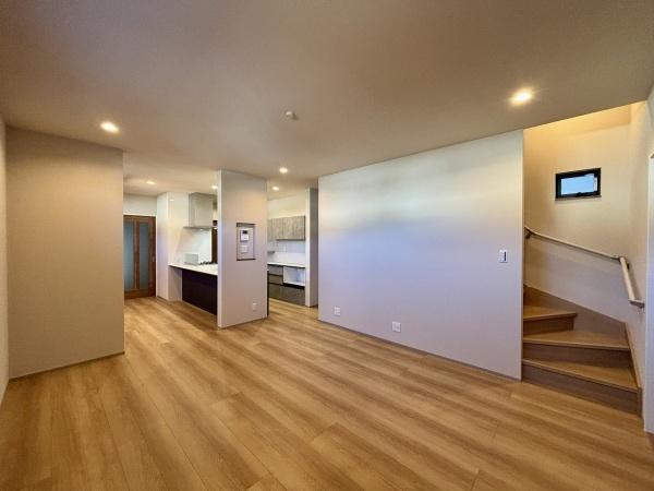 堺市美原区平尾　中古戸建 内観写真（リビング）